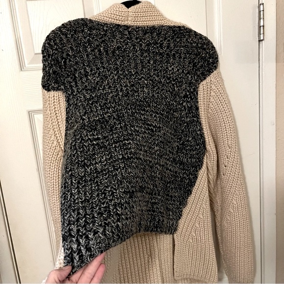 MM&CO. Thick Cable Knit Beige & Dk Gray Button Down V Neck Cardigan Sweater M - Picture 5 of 7